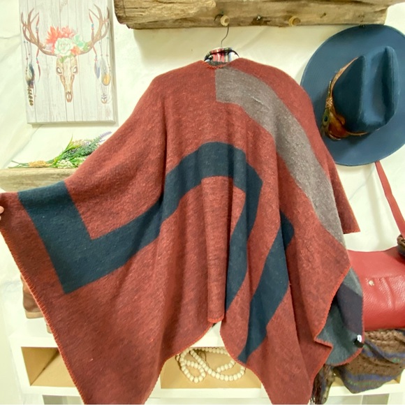 BB DOKOTA reversible cape/body wrap w country:prairie/western/cottage vibe - Picture 10 of 14